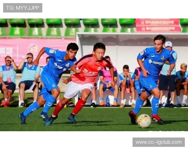 王子业足球成长之路与未来潜力全面解析从青训到职业赛场的蜕变历程